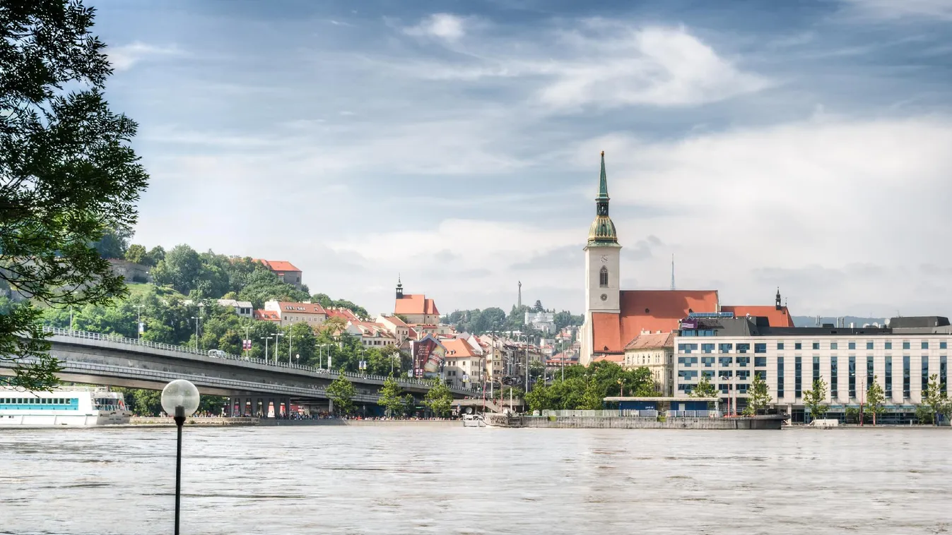 970 centiméteren tetőzött a Duna Pozsonynál