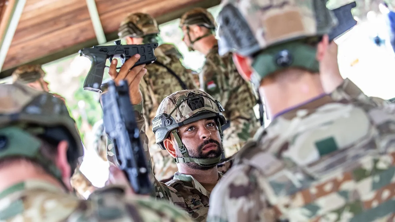 Szalay-Bobrovniczky Kristóf: Egyre többen jelentkeznek területvédelmi tartalékosnak