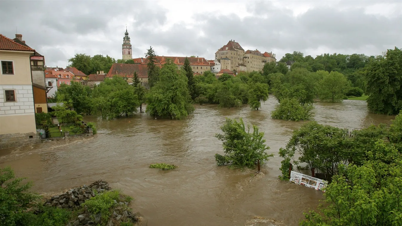 Egy ember életét vesztette, heten eltűntek a csehországi áradásban