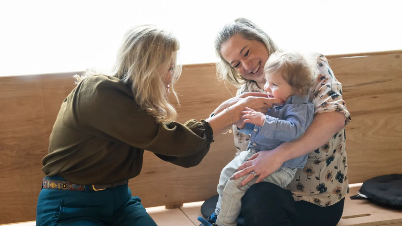 A kormány az ellátások bővítésével, kedvezményekkel és a támogatások összegének növelésével segíti a dolgozó anyákat