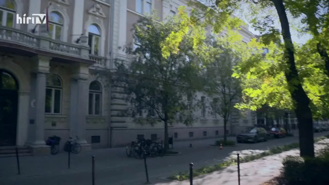 Célpont - Csoportos rablás, piramisjáték, csempész cigarettával való kereskedelem és lopás