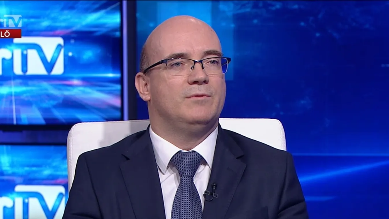 Az iskolai mobilhasználatot korlátozó rendelet nem csak a diákokra, a tanárokra is vonatkozik + videó