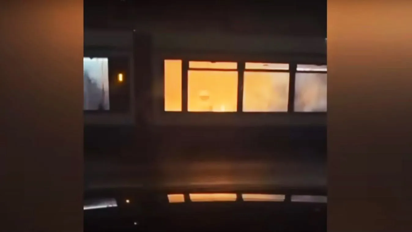 Ezúttal egy palesztinpárti tüntetők által felgyújtott amsterdami villamosról került ki felvétel a Youtube-ra + videó