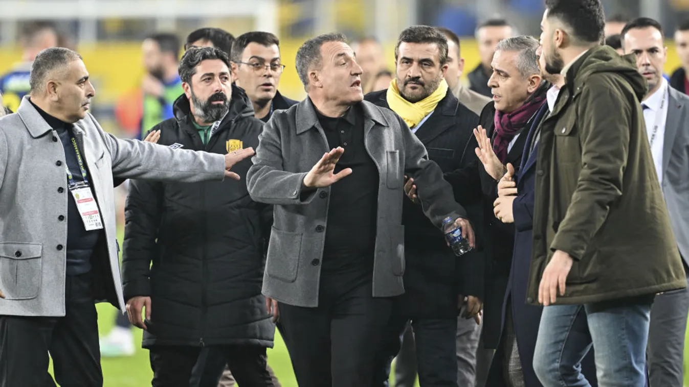 Több mint négy év börtönt kapott a bírót megtámadó török klubelnök