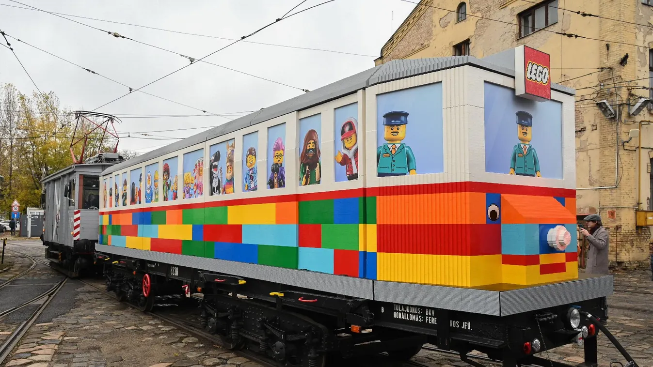 Életnagyságú LEGO-villamost mutattak be Budapesten