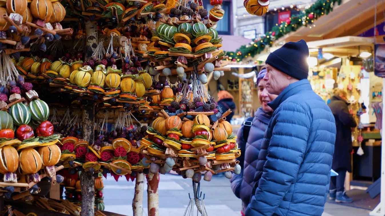 Pénteken nyílik a karácsonyi vásár a Vörösmarty téren és a Szent István-bazilikánál