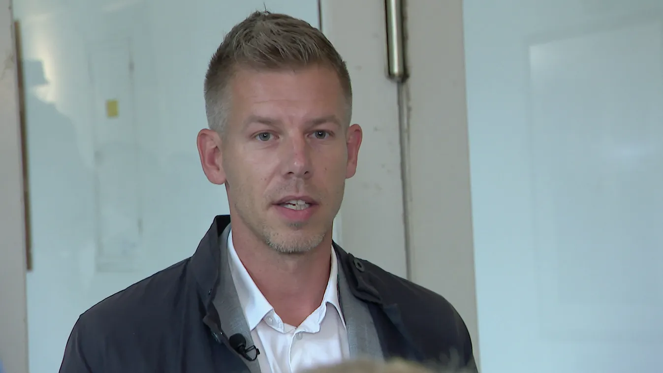 Magyar Pétert saját stábja menekítette ki a miskolci gyermekotthonból + videó