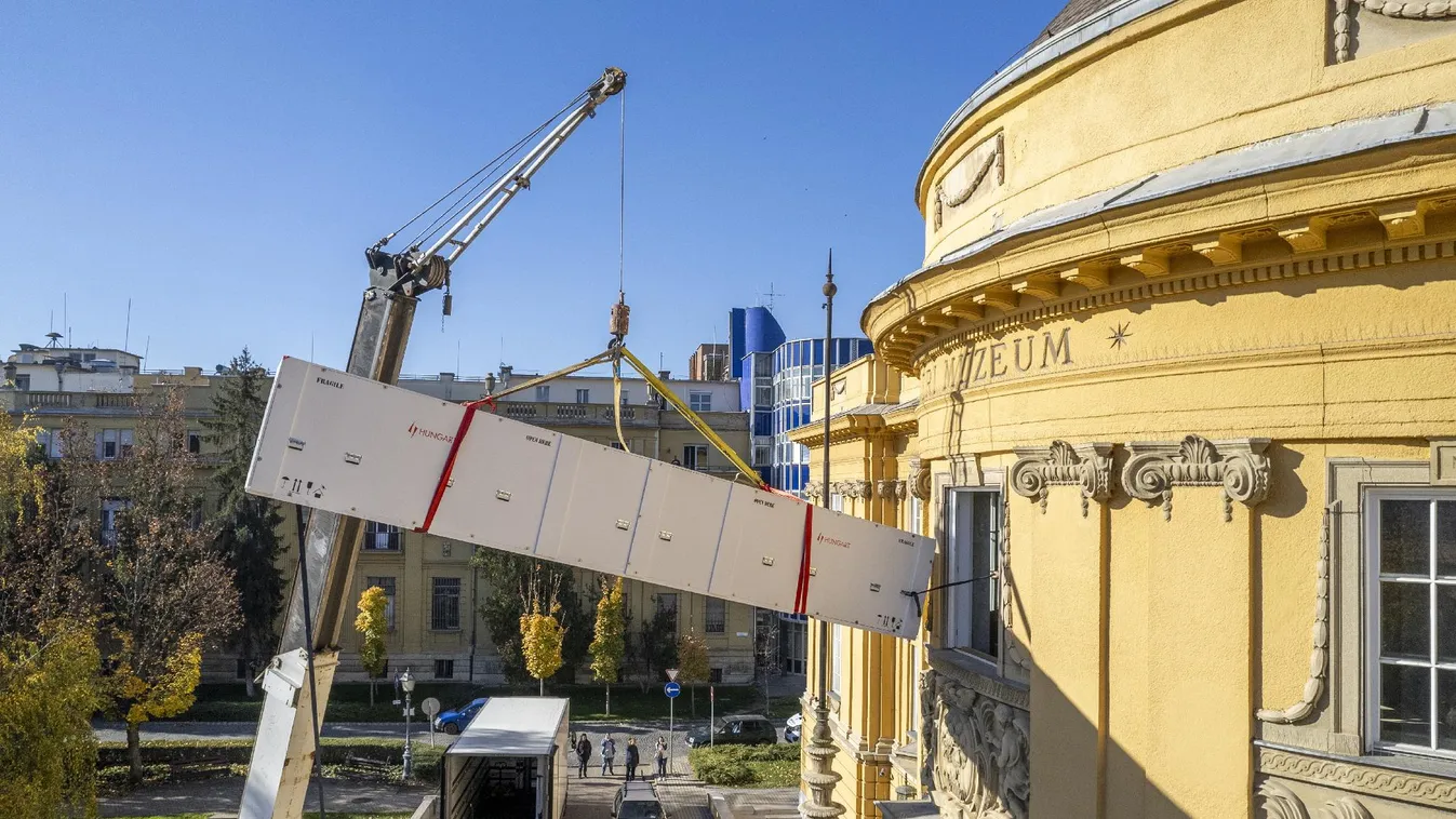 Kiemelték Munkácsy Golgotáját a Déri Múzeumból