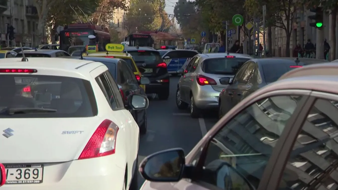 Számos helyen tilos parkolni, sőt rendőr nélkül elhagyni a lakást is + videó