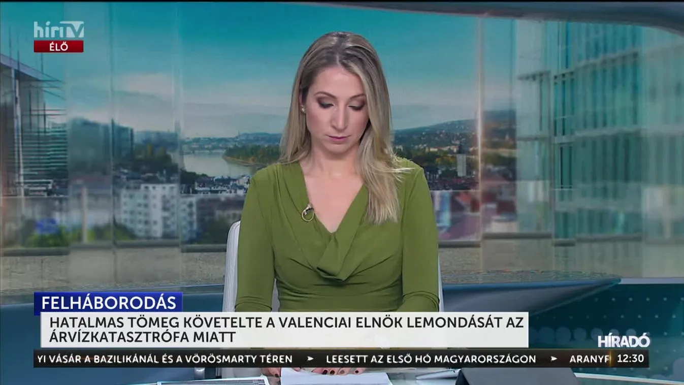 Hatalmas tömeg követelte a valenciai elnök lemondását az árvízkatasztrófa miatt