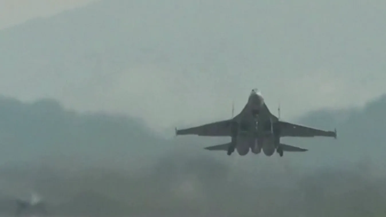 Kínai repülőgépek és hajók közelítették meg Tajvant