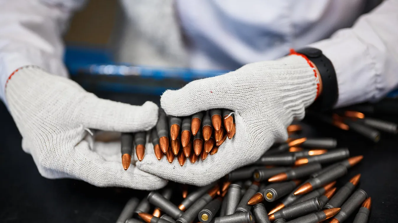 Elképesztő összegek, dollár százmilliárdok mennek el fegyvergyártásra