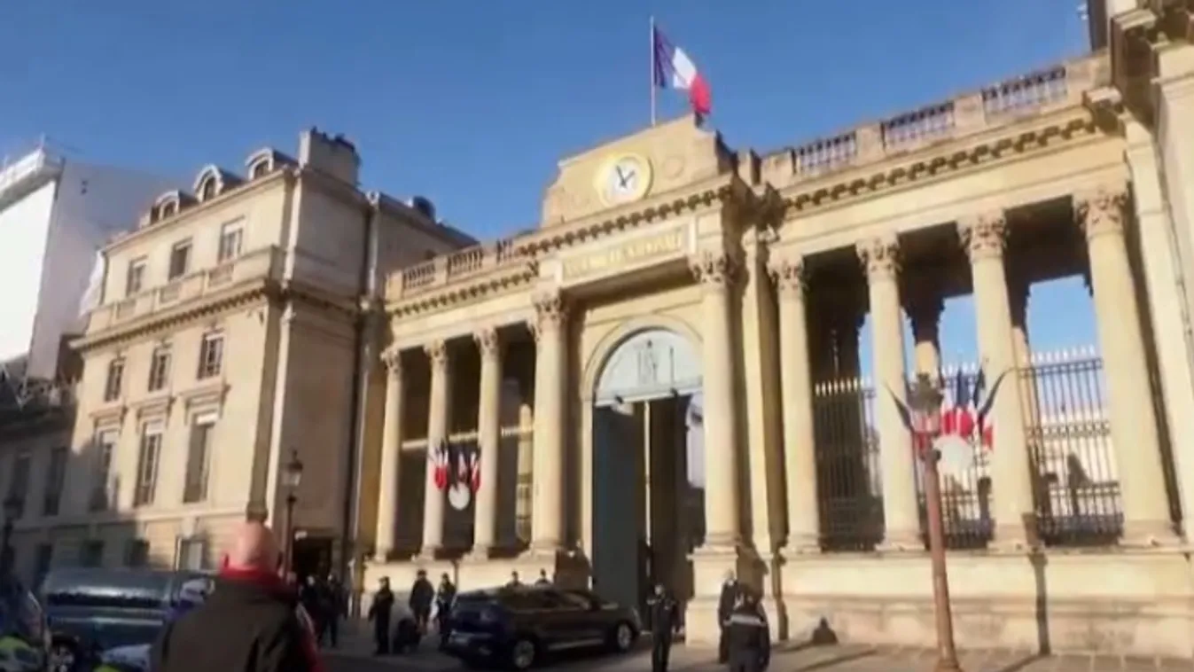 A francia nemzetgyűlés szerda este megbuktatta Michel Barnier kormányát + videó