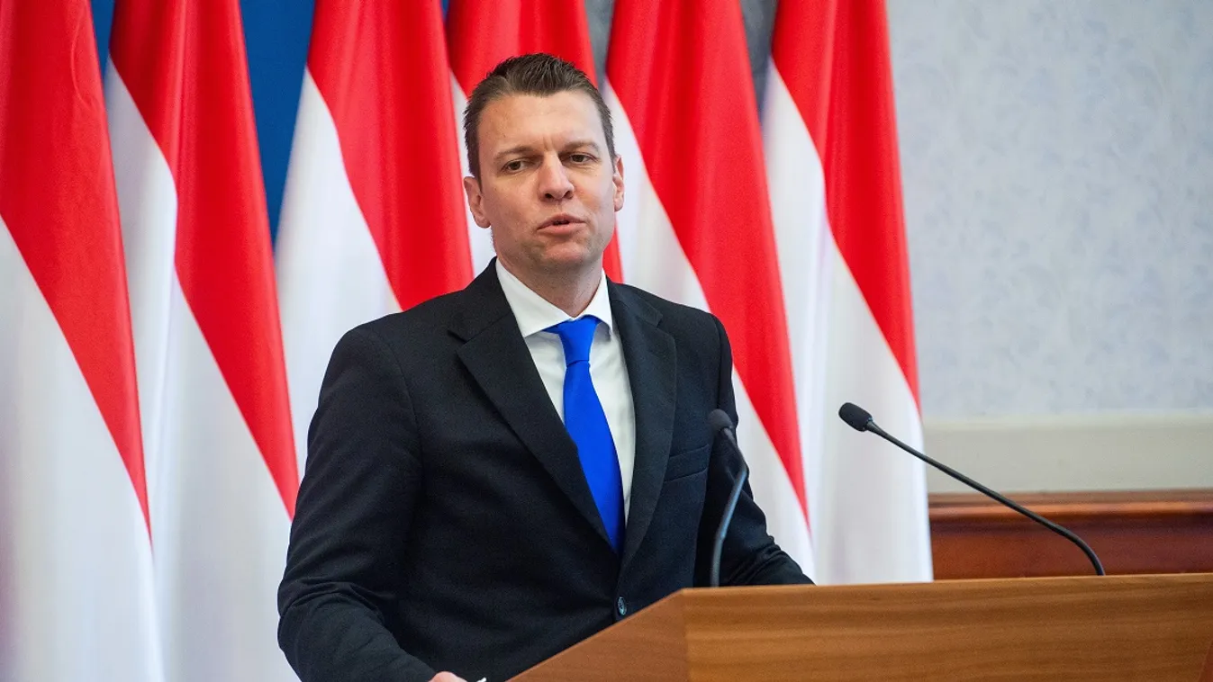 Menczer Tamás: A barátnődet egy ötperces gyors térdelésre hívtad a fülkébe?