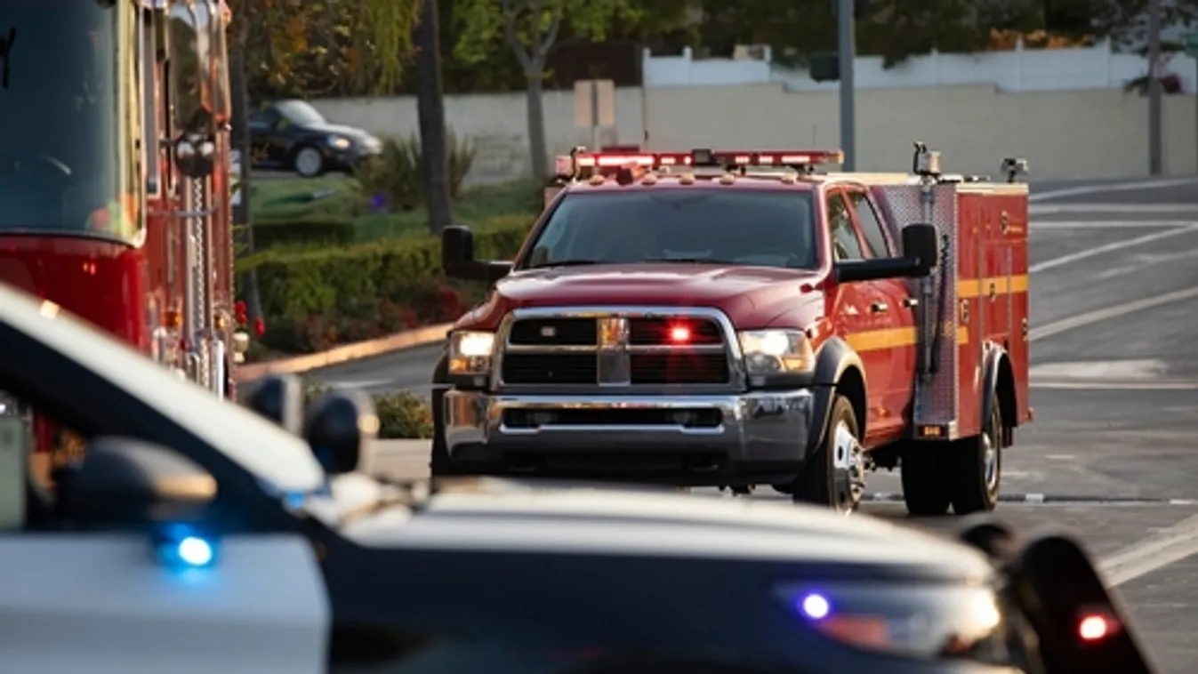 Kisrepülő zuhant egy kaliforniai bútorkárpitüzemre; halálos áldozatok és sérültek is vannak