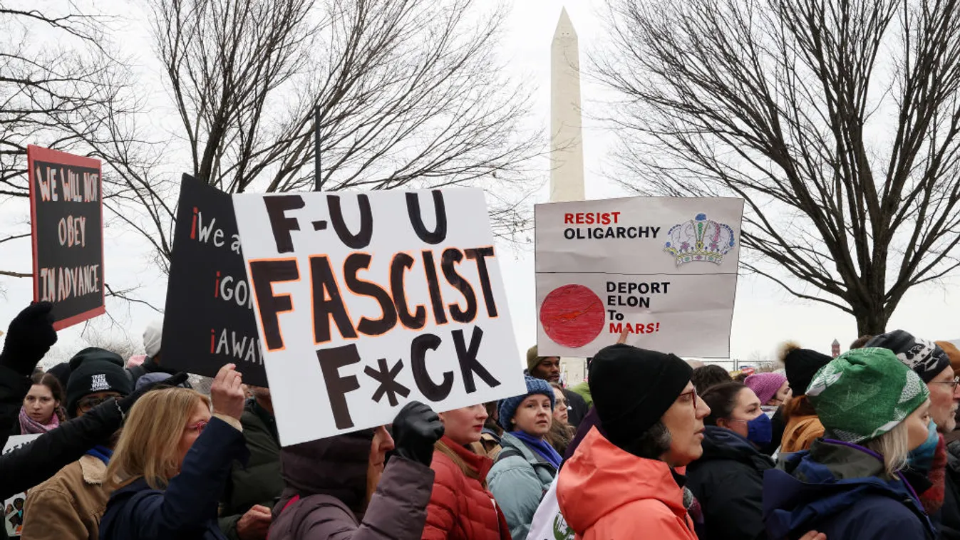 Washington belvárosában több ezer tüntető hirdetett hosszú távú ellenállást a Trump-adminisztrációval szemben