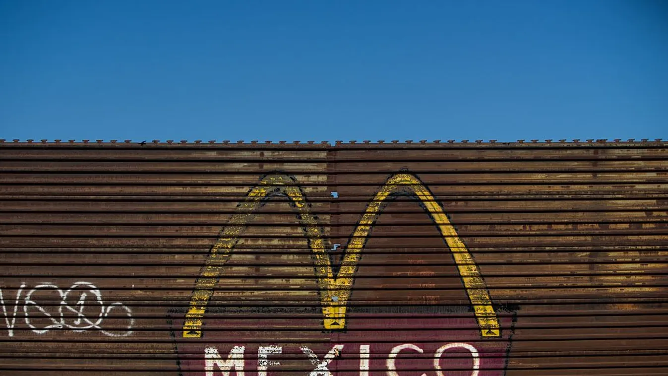 Február 1-től Kanadát és Mexikót 25, Kínát 10 százalékos vám terheli az Egyesült Államokban