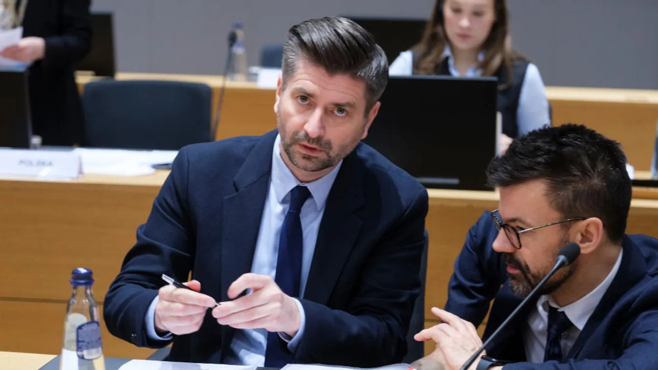 Nem válaszolt a HírTV kérdéseire a Krysztof Smiszek + videó