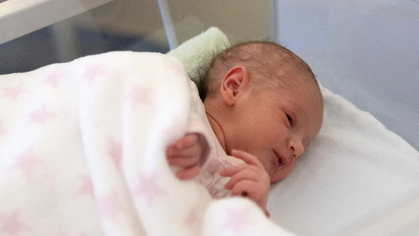 Miskolcon és Nyíregyházán születtek az új év első vidéki babái + videó