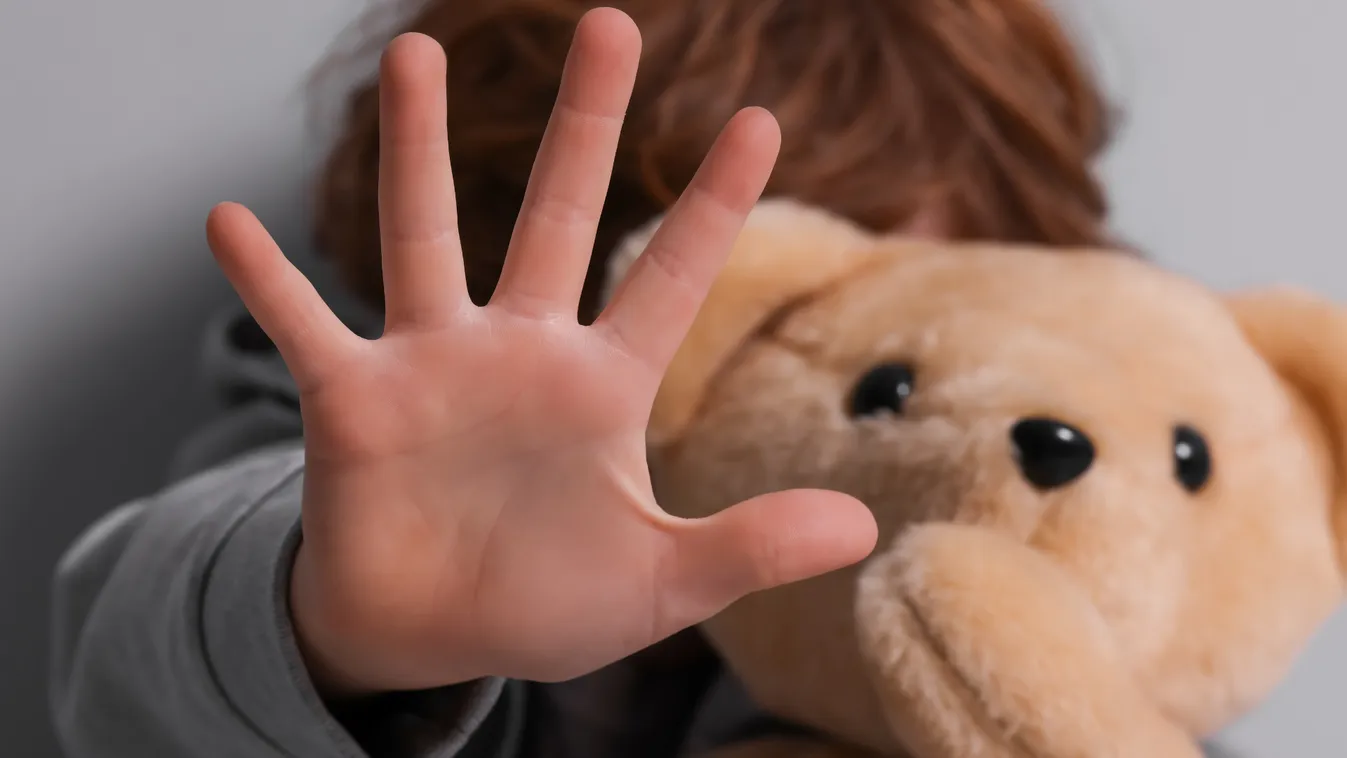 Súlyosította a Győri Ítélőtábla egy kislányt bántalmazó házaspár büntetését