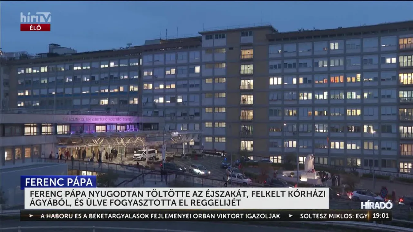 FERENC PÁPA NYUGODTAN TÖLTÖTTE AZ ÉJSZAKÁT, FELKELT KÓRHÁZI ÁGYÁBÓL, ÉS ÜLVE FOGYASZTOTTA EL REGGELIJÉT