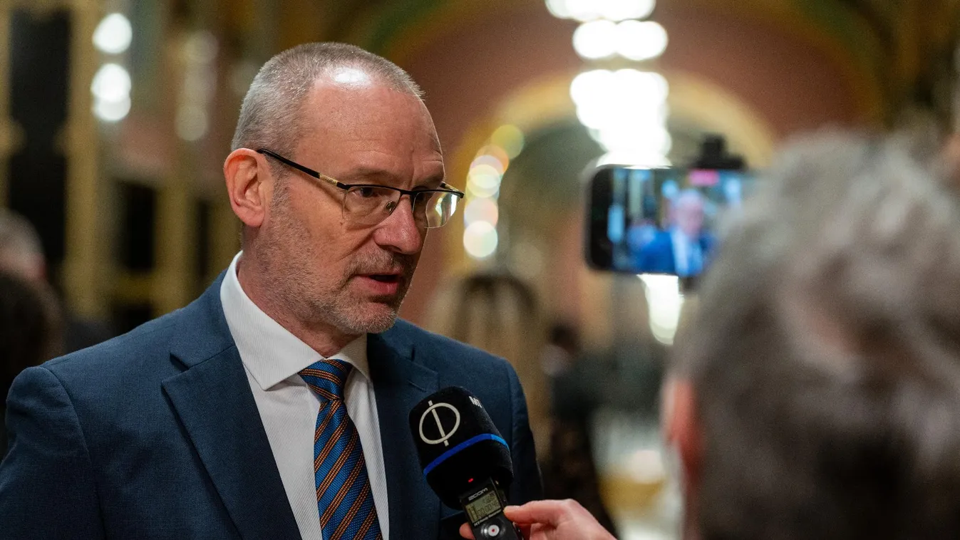 Zsigó Róbert: A gyermekvállalással szüneteltethető lesz a munkáshitel törlesztőrészlete