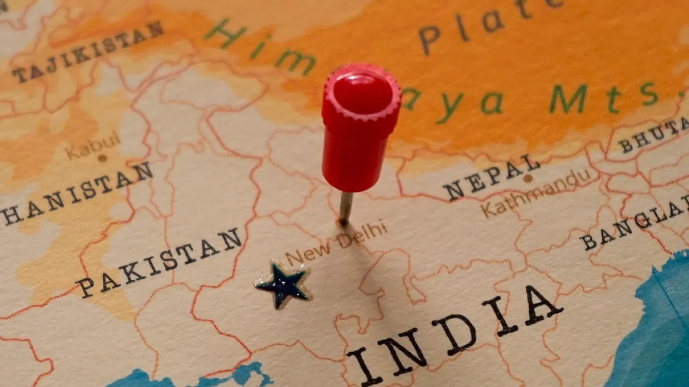 Tömegszerencsétlenség történt Újdelhi főpályaudvarán