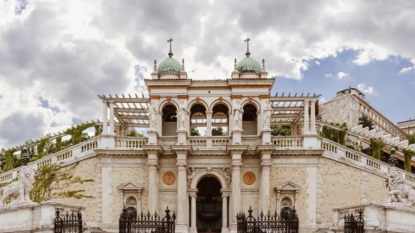 Szabadtéri fotókiállítással emlékezik Budapest ostromára a Várkert Bazár