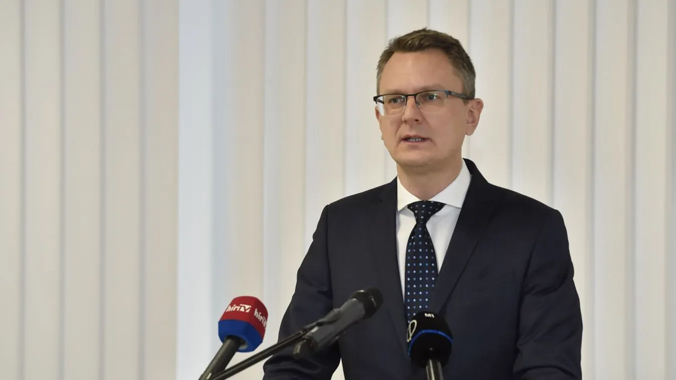 Rétvári Bence: Magyarország kormánya kitart a rezsicsökkentés mellett