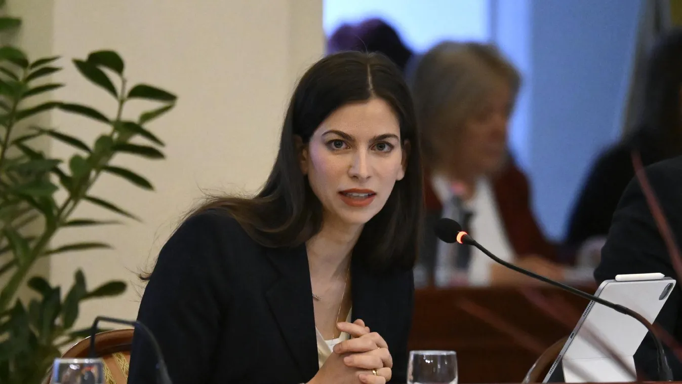 Szentkiráliy Alexandra: Mindenki tudja már rég, hogy kinek a kottájából játszotok