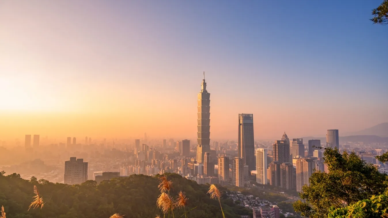 Jelentős számban lépett be a kínai légierő Tajvan légterébe és tengeri fenségterületére