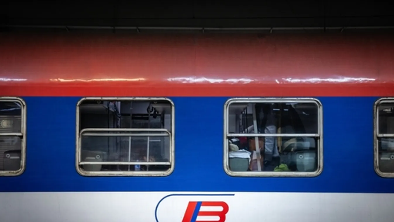 Bombariadó miatt nem közlekednek a vonatok Szerbiában