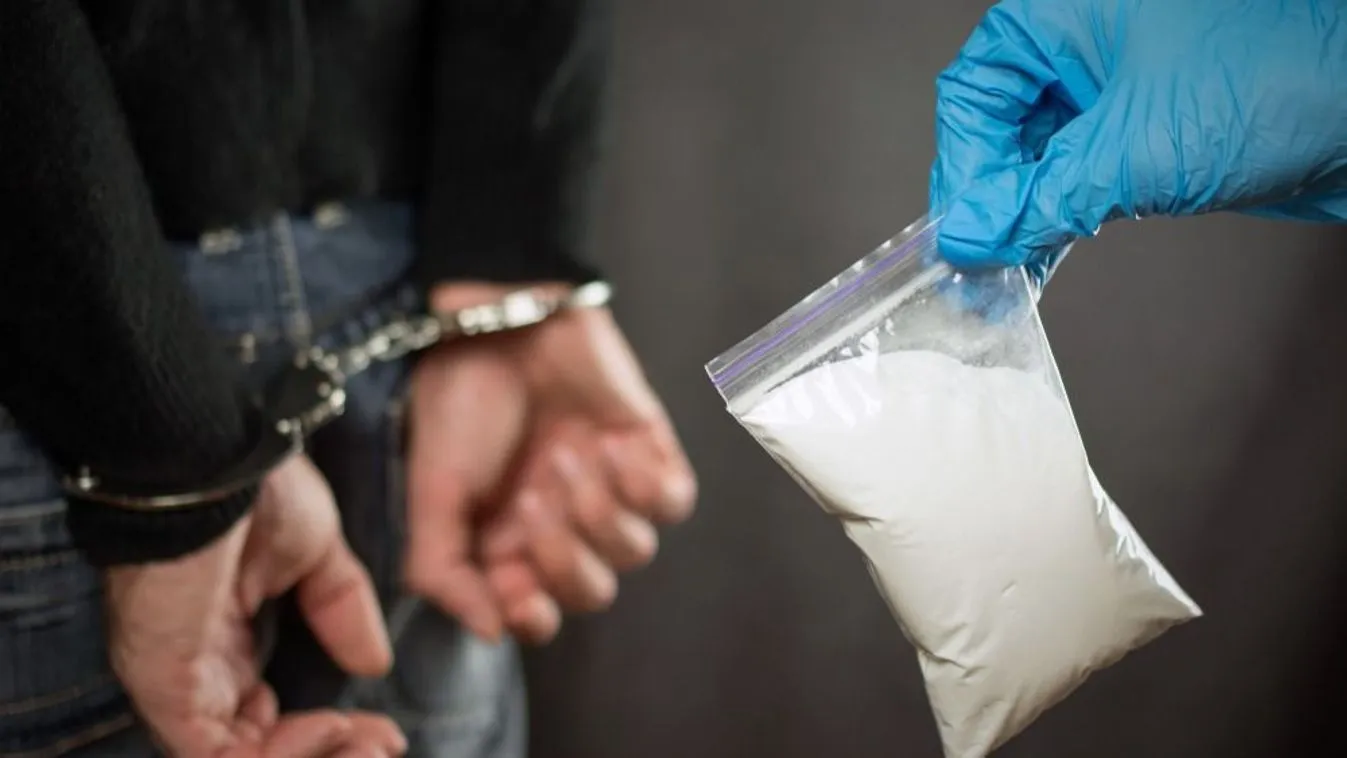 Droglabort találtak a rendőrök Sopronban