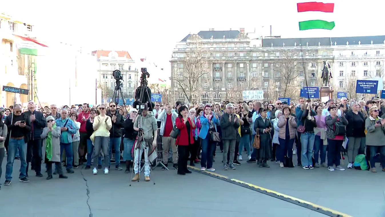 Az egészségügy reformjáért tüntettek orvosok a Kossuth téren + videó