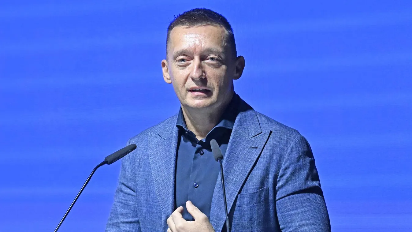 Kitiltási ügye kapcsán válaszolt a parlamentben ellenzéki kérdésekre Rogán Antal