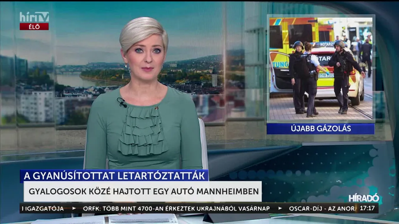 GYALOGOSOK KÖZÉ HAJTOTT EGY AUTÓ MANNHEIMBEN