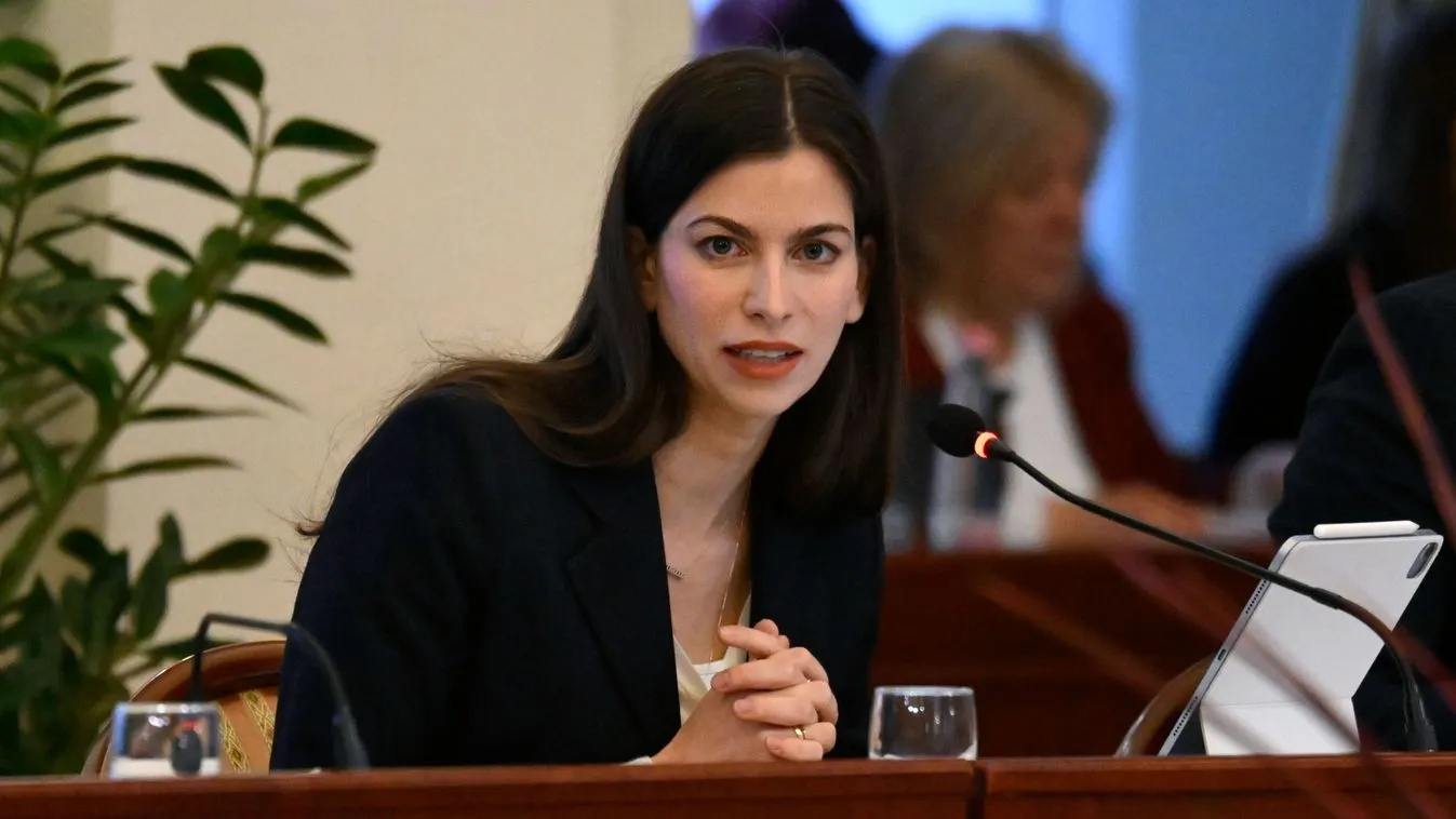 Szentkirályi Alexandra: Az önök főnökétől elég sokat lehet tanulni azzal kapcsolatban, hogy miként lehet nőket gyalázni és embereket megalázni + videó