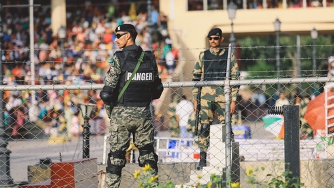 Ismét tüzet nyitottak egymásra indiai és pakisztáni katonák