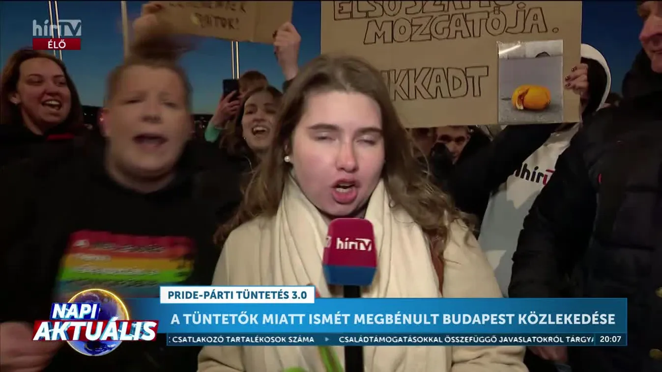 Napi aktuális - Szécsényi Dániel - Inzultálták a HírTV munkatársait a tüntetéseken