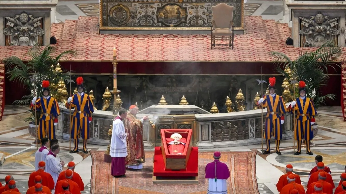 Ferenc pápa halála - Veres András: megdöbbentő a tömeg látványa, az emberek órákat állnak sorba egy búcsútekintetért