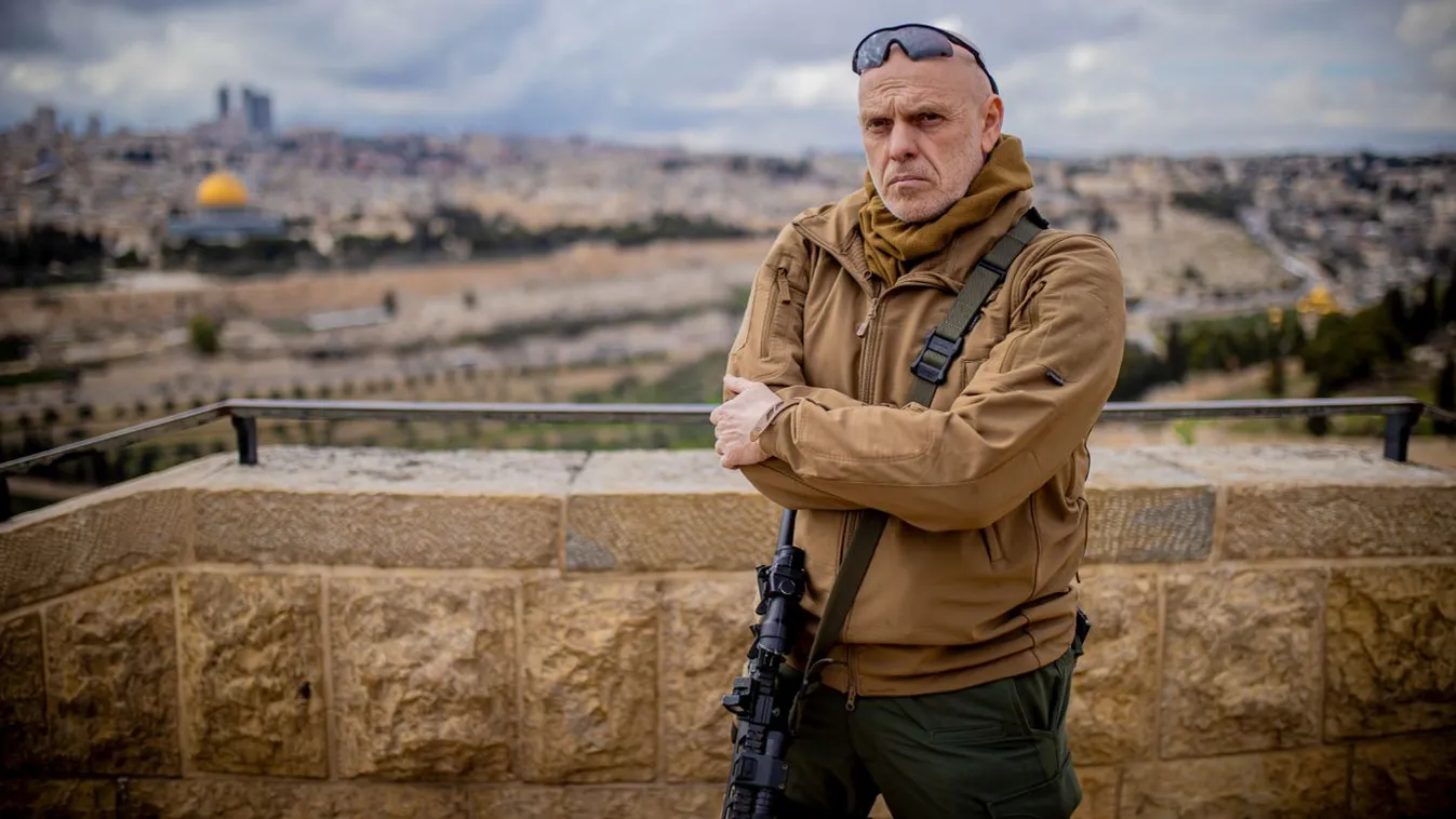 Front Robert C. Castellel: Nő az atomháború esélye? + videó