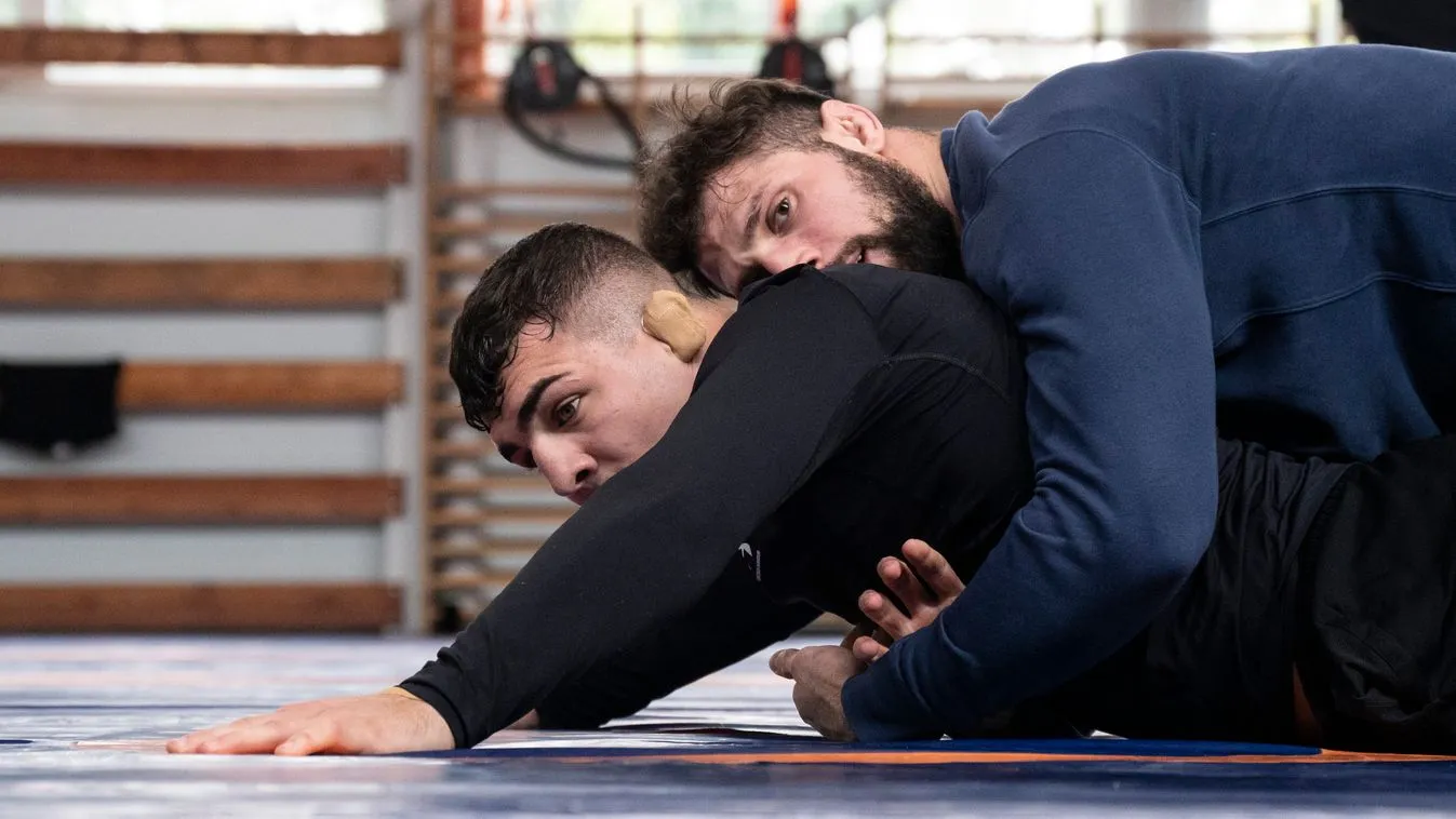 Egy lovardában lépnek szőnyegre a magyarok