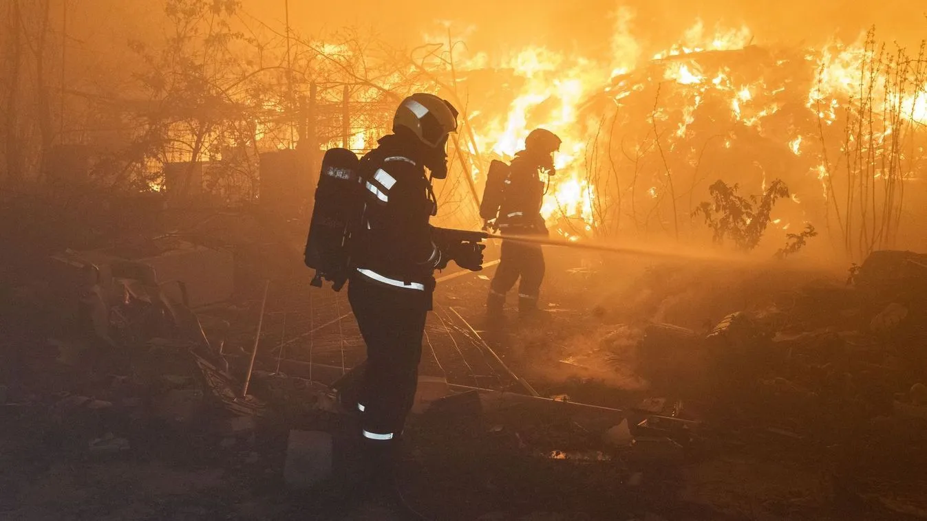 Porig égett egy ház Szentesen, a napelemek is lángoltak