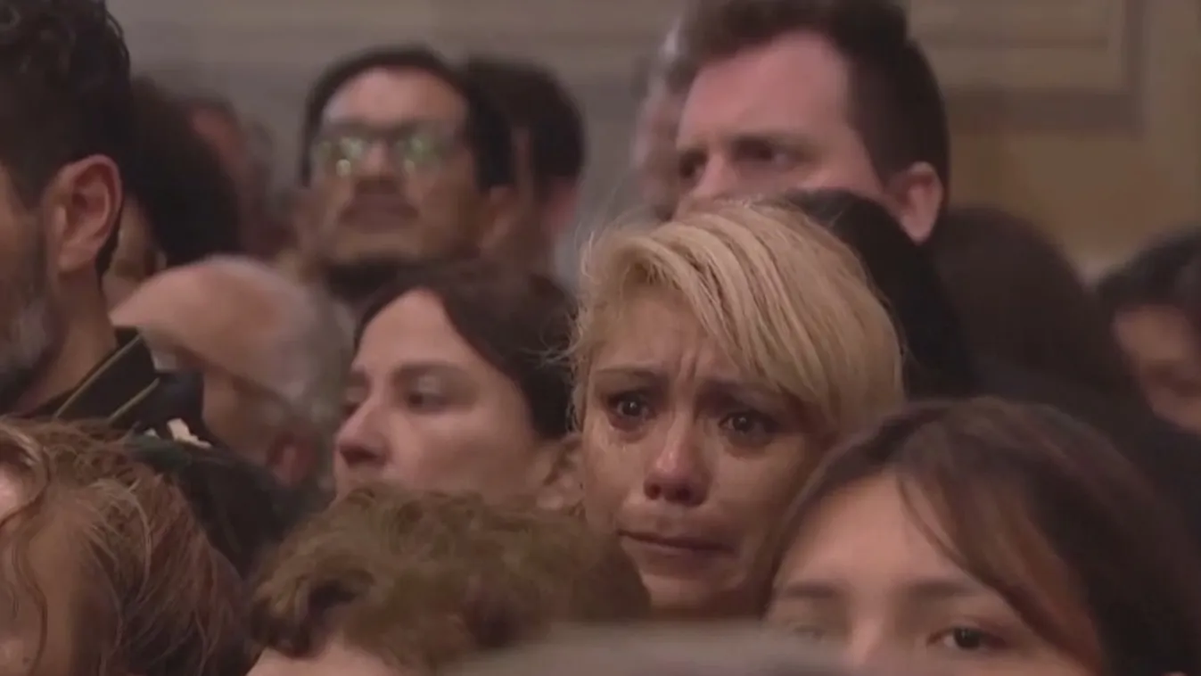 Ferenc pápa az emberek között akart lenni  + videó