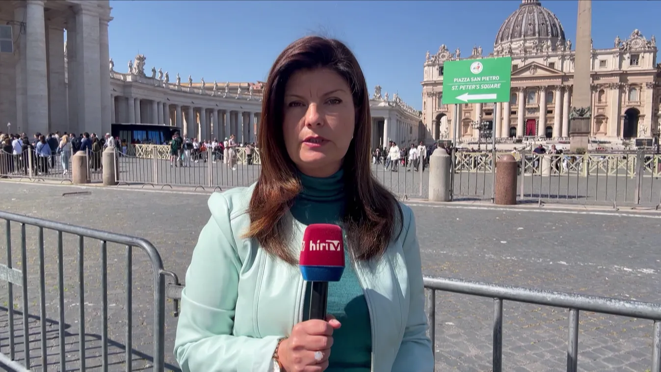 Váratlanul megjelent Ferenc pápa a hívek között a Szent Péter Bazilikában + videó