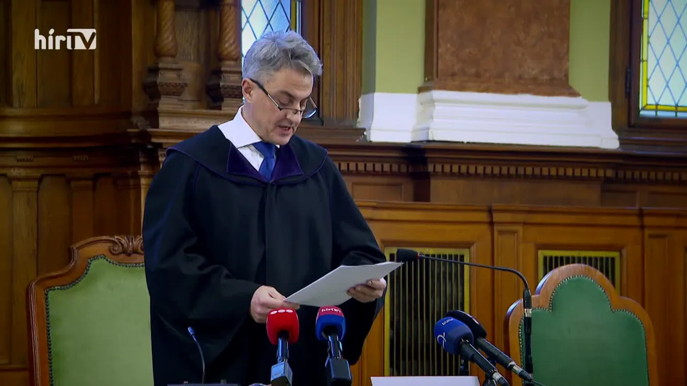 Riasztás - Portik megint kirúgta ügyvédjét