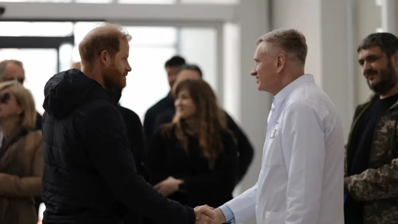 Háborús sérülteket látogatott meg Ukrajnában Harry herceg