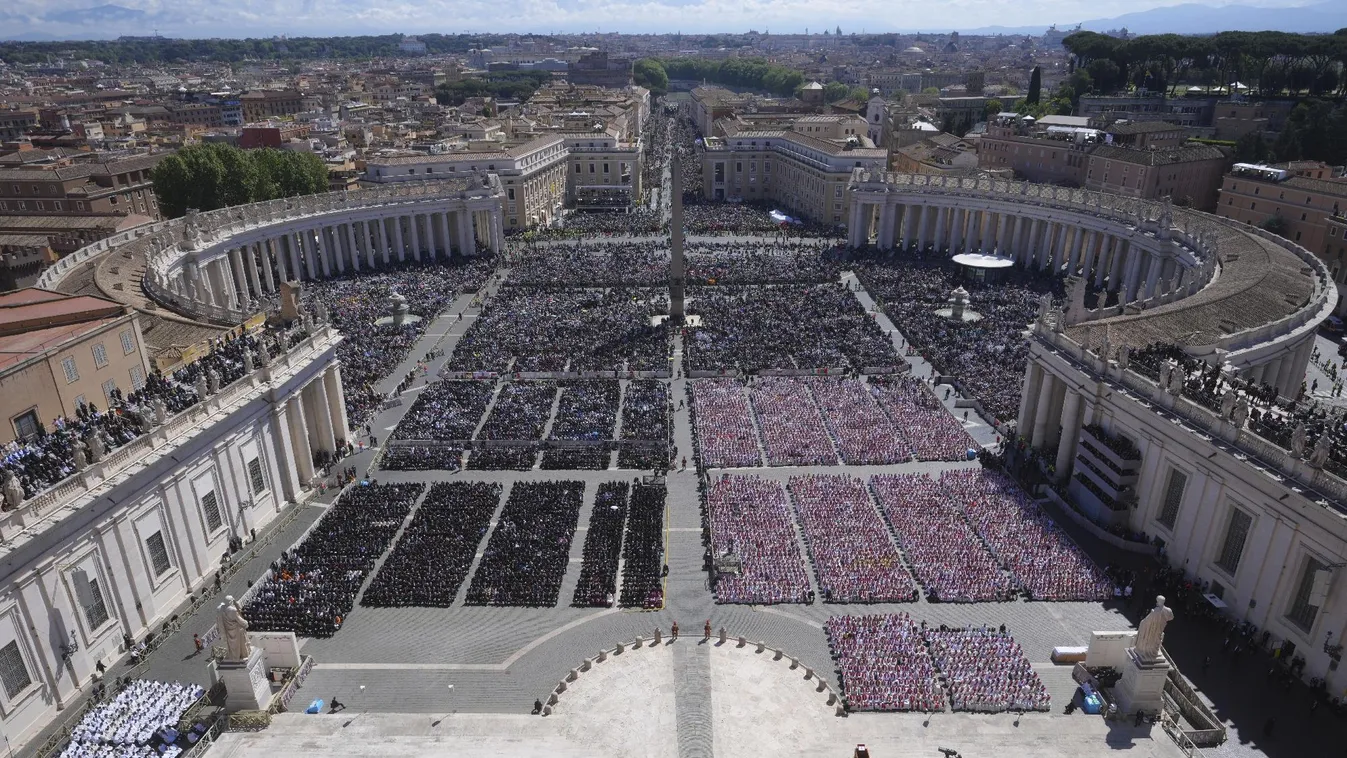 Véget ért a szertartás a Szent Péter-bazilika előtti téren