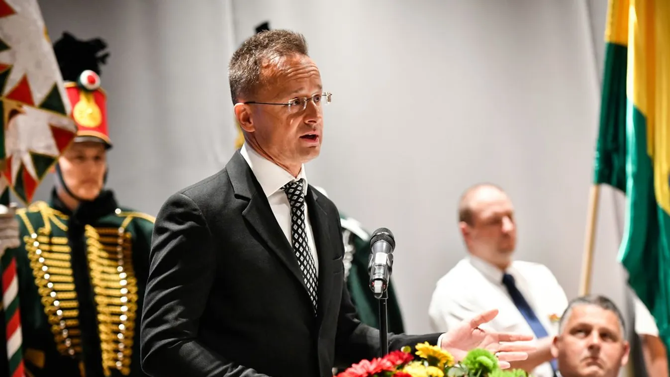 Komárom díszpolgára lett Szijjártó Péter