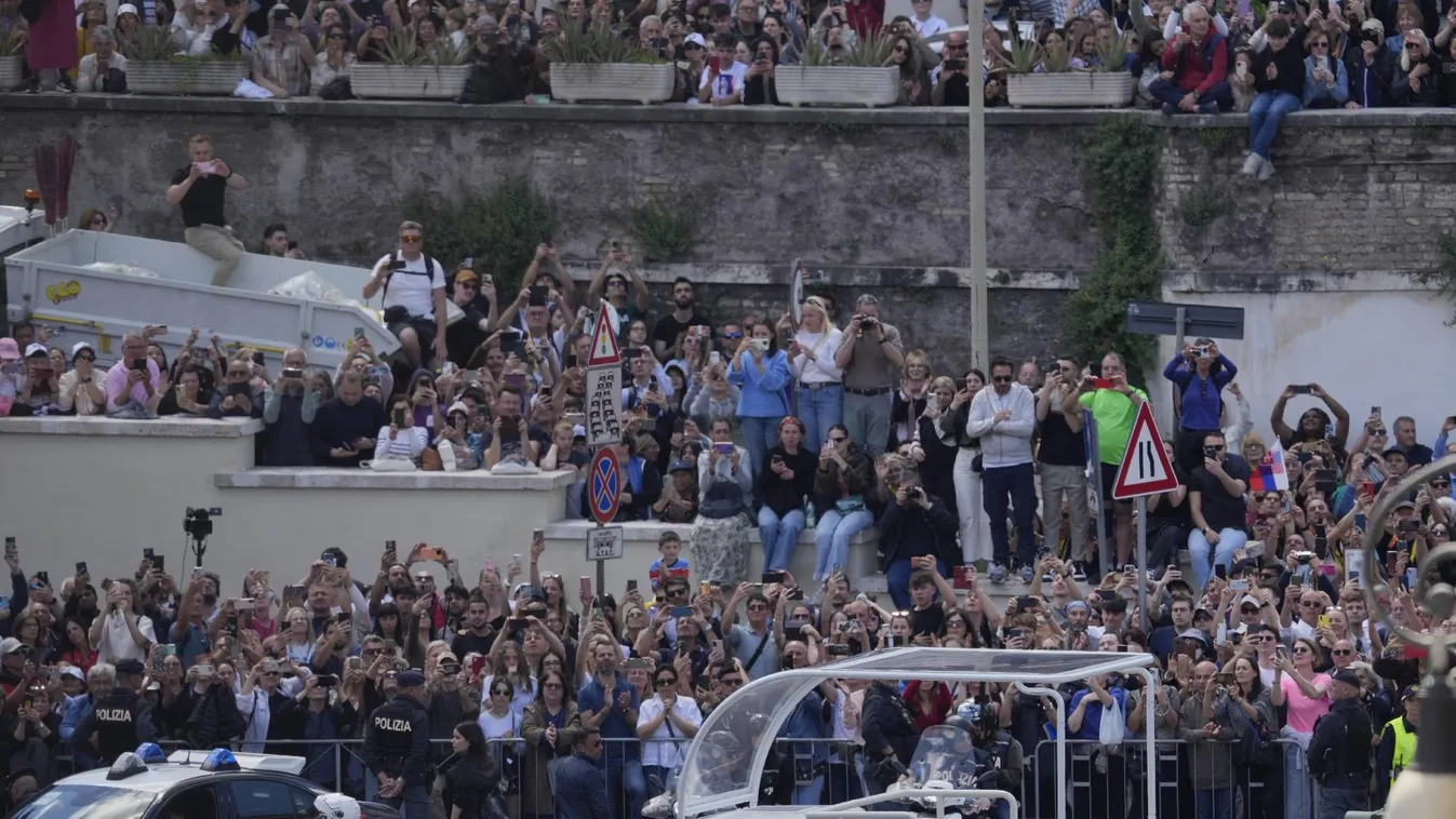 Tömegek kísérték Ferenc pápát utolsó útjára + videó